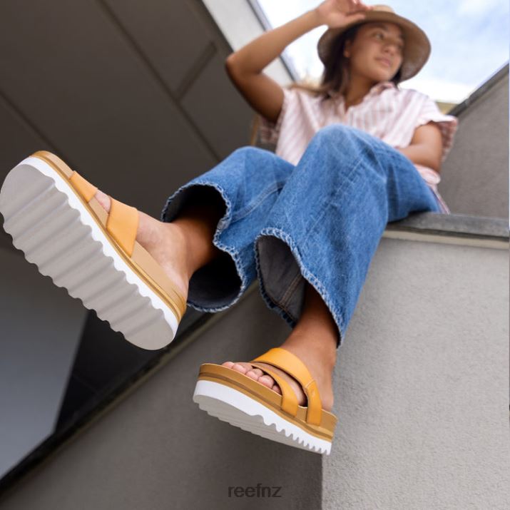 Reef Shoes NZ 62JVZ219 - Cushion Vista Hi Women Natural Reef